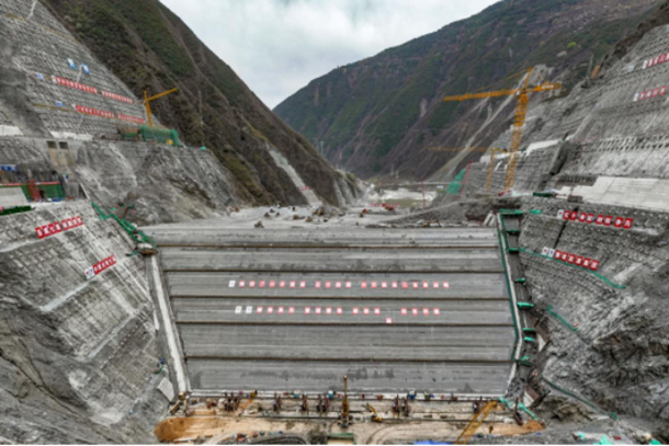 国家能源集团大渡河金川水电工程大坝填筑过半