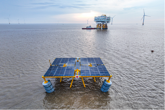 国家能源集团建成首个“风光同场”远海漂浮式光伏项目