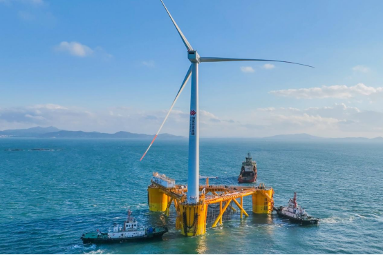 “大风车”遇到“蓝色粮仓” ——国家能源集团建成全球首个漂浮式风渔融合平台