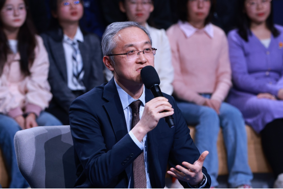 隆基张海濛做客央视《对话》：NDC目标助力新能源高质量发展