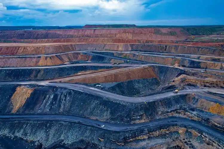 中煤平朔集团安家岭露天矿2025年高质量生产经营综述