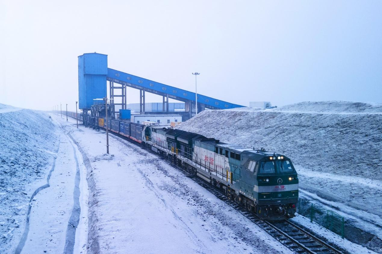 国家能源集团新疆能源疆煤出区创历史新高