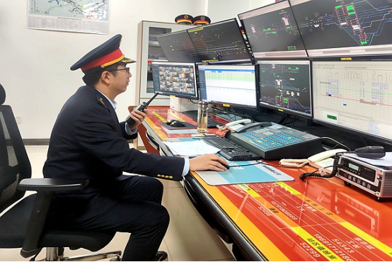 寒夜里的一束束微光