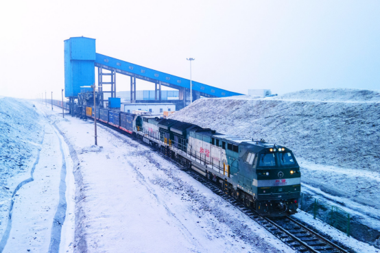 国家能源集团新疆能源煤炭铁路发运突破百万吨大关