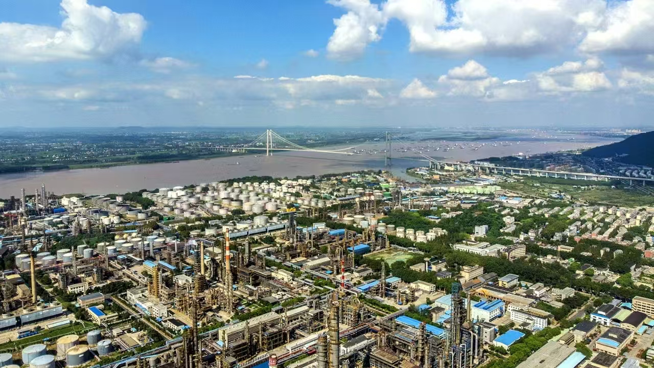 大江奔涌展新颜  &mdash;&mdash;中国石化积极服务长江经济带高质量发展综述