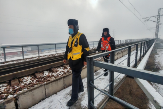 风雪中的&ldquo;桥梁卫士&rdquo;