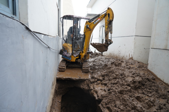 寒夜，泥水坑中的战斗