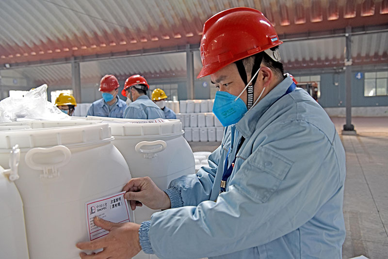 携手打造“人类卫生健康共同体”，中国石化紧急出口万吨消毒剂