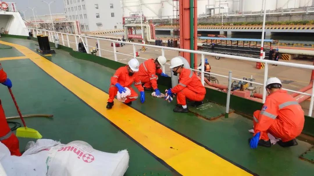 物流海鑫公司联合津航码头开展防污染溢油演习