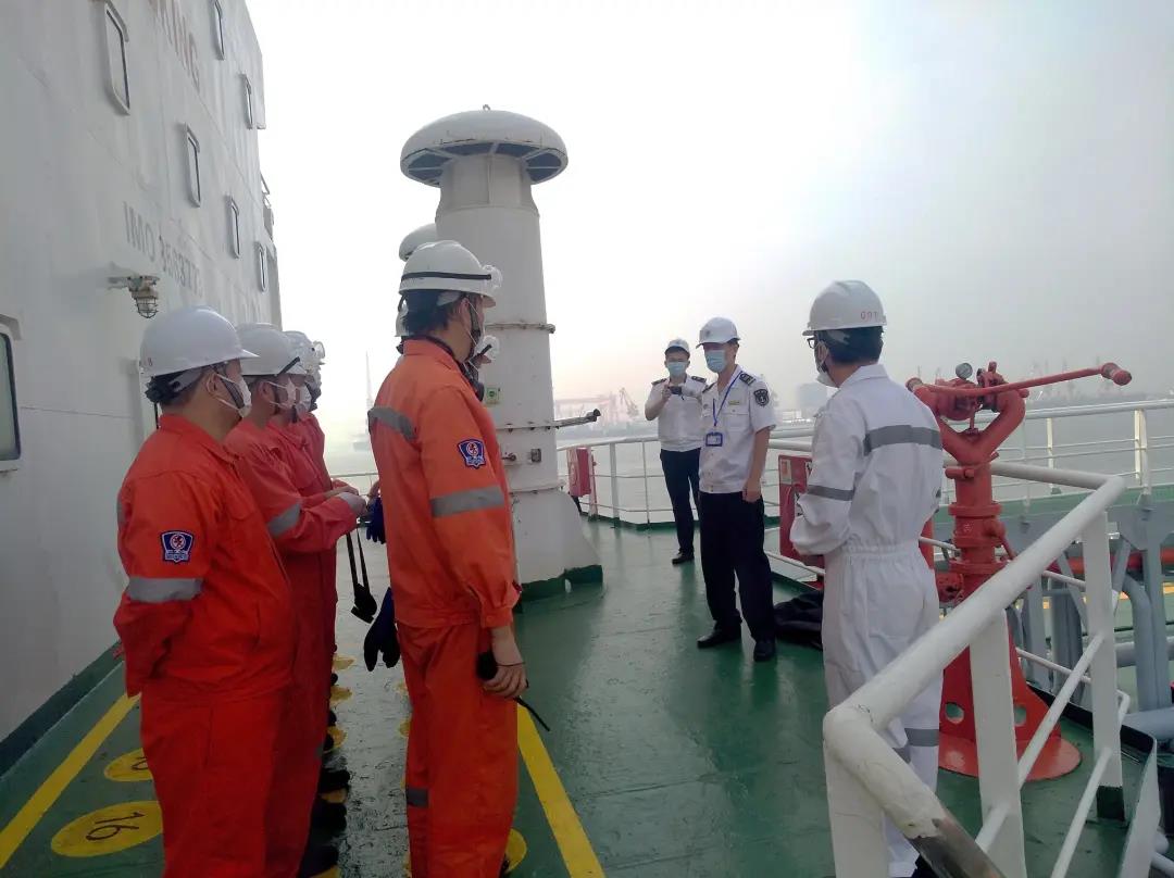 物流海鑫公司联合津航码头开展防污染溢油演习