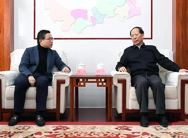 内蒙古自治区党委书记石泰峰会见张雷，共商绿色创新发展