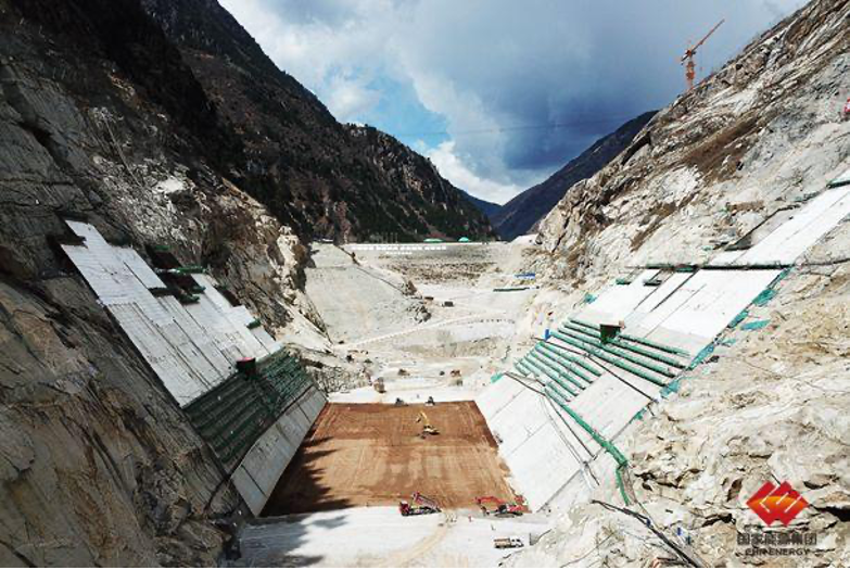 国家能源集团双江口水电站大坝填筑迎来高峰